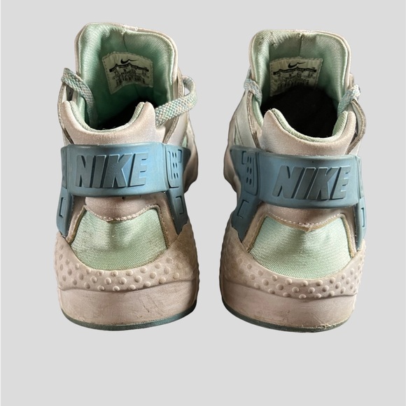 Nike Air Huarache Running Shoe - Picture 4 of 6